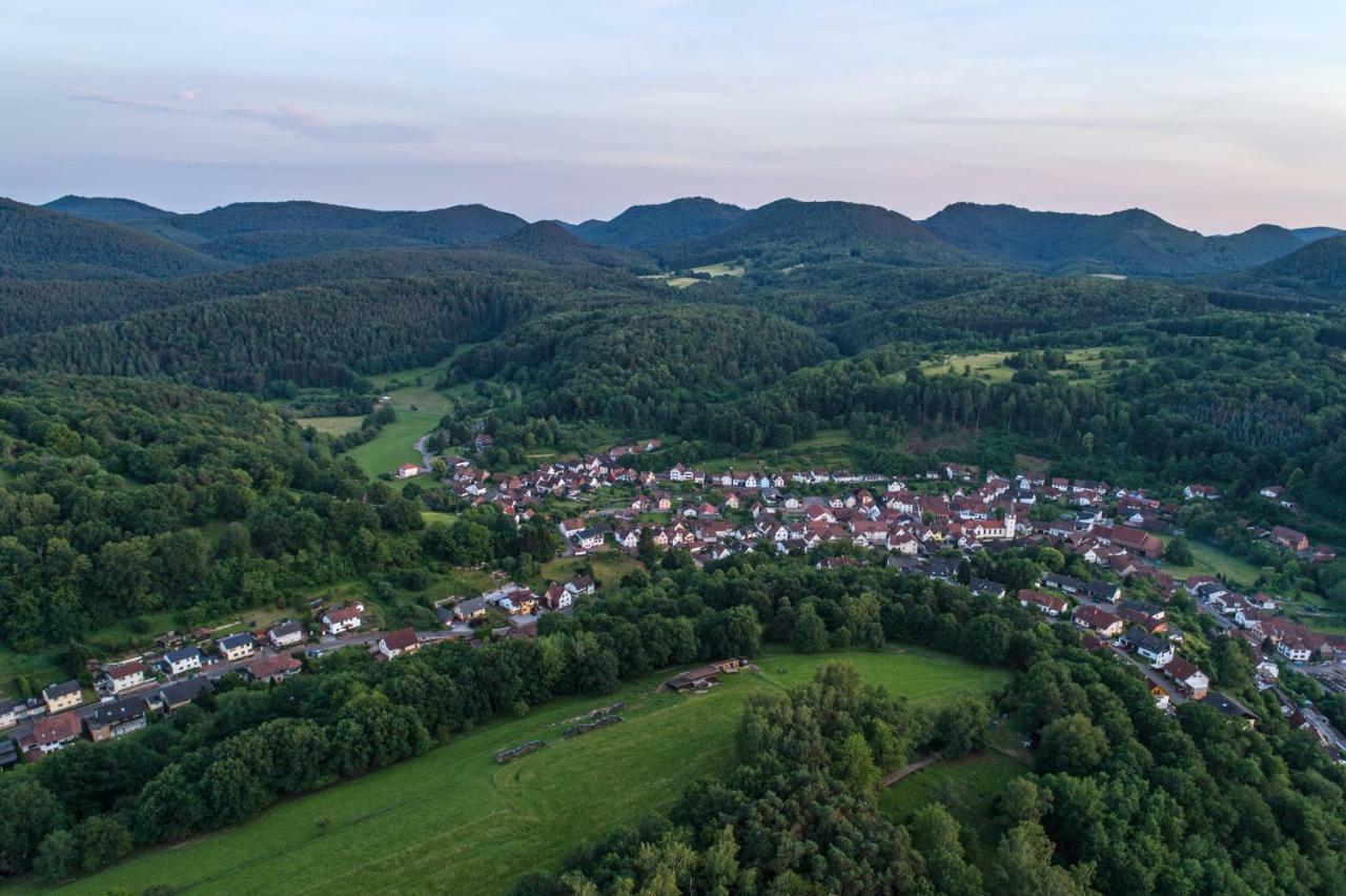Landgasthaus & Hotel Zur Krone Dahn Exterior foto